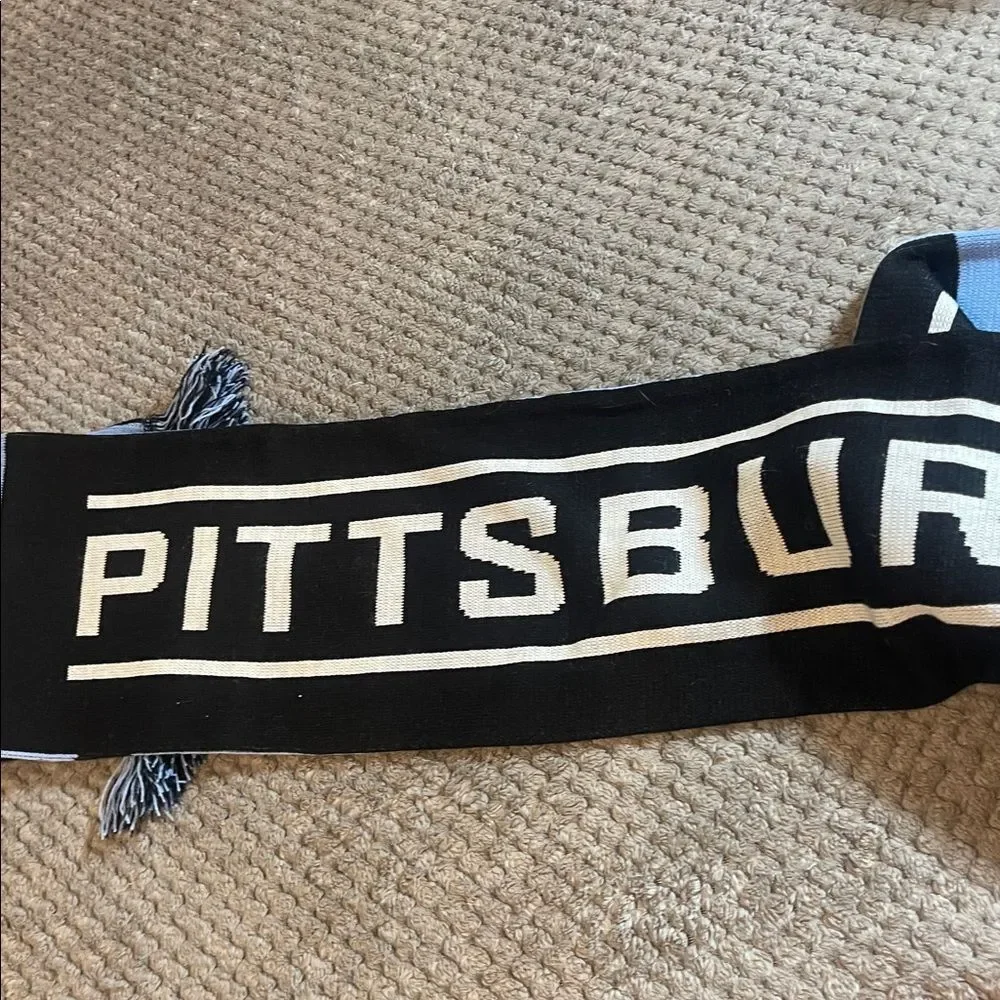 Reebok Pittsburgh 2011 Winter classic scarf